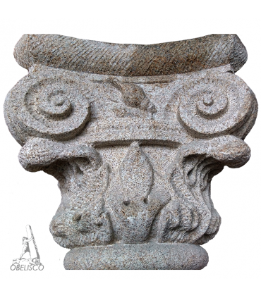 CAPITEL CON MOTIVOS GALLEGOS