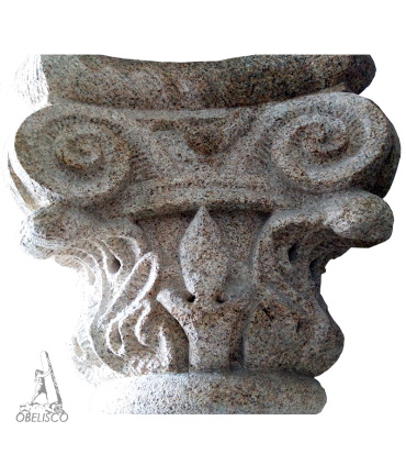 CAPITEL CON MOTIVOS GALLEGOS